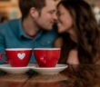 Finden Sie Liebe auf Dating Cafe. (Foto: AdobeStock Curioso.Photography _808221233)